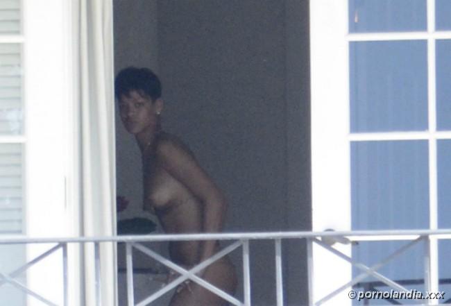 Fotos de la cantante Rihanna desnuda llegan a internet - Foto 197924