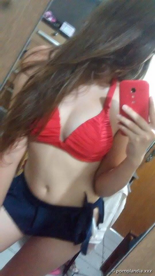 Jovencita en lencería adora tomarse fotos desnuda - Foto 178060