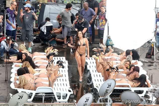 Anitta semidesnuda en escenas del video en Vidigal - Foto 177375