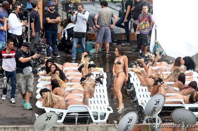 Anitta semidesnuda en escenas del video en Vidigal - Foto 177382