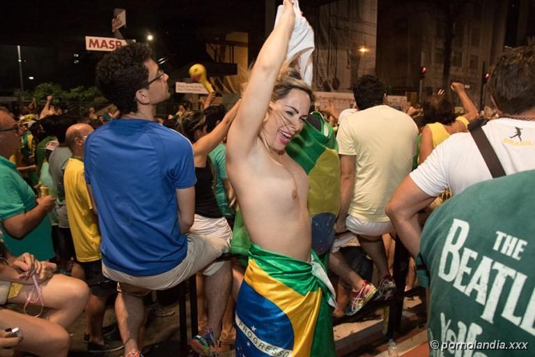 JULIANA ISEN SE DESNUDA TRAS APROBACIÓN DE IMPEACHMENT - Foto 172945