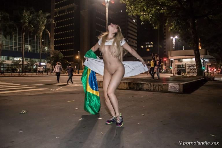 JULIANA ISEN SE DESNUDA TRAS APROBACIÓN DE IMPEACHMENT - Foto 172952