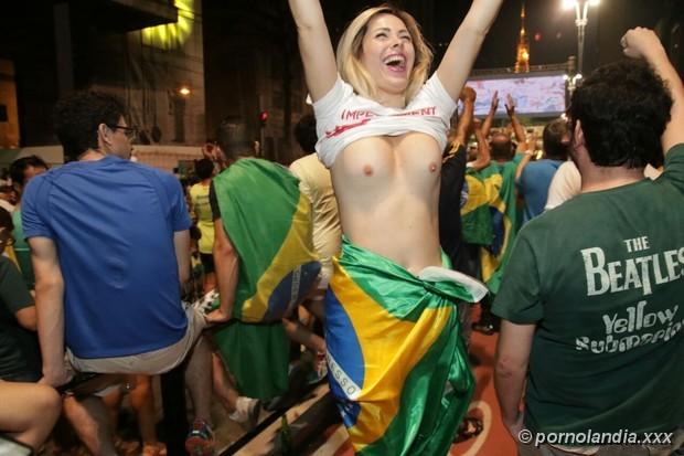 JULIANA ISEN SE DESNUDA TRAS APROBACIÓN DE IMPEACHMENT - Foto 172955