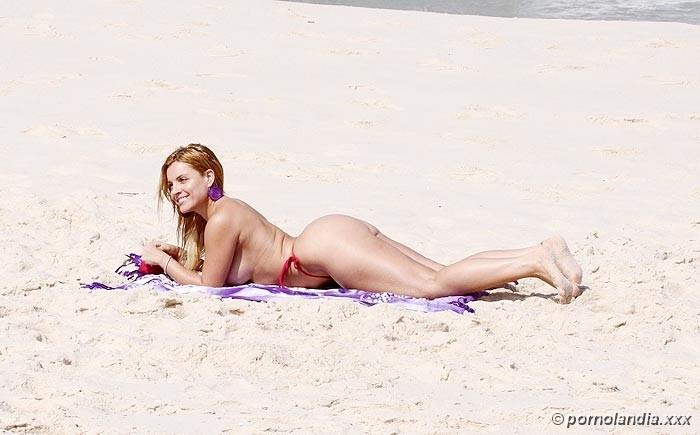 FERNANDA ABRAÃO EN BIKINI EN PLAYA CARIOCA - Foto 172795