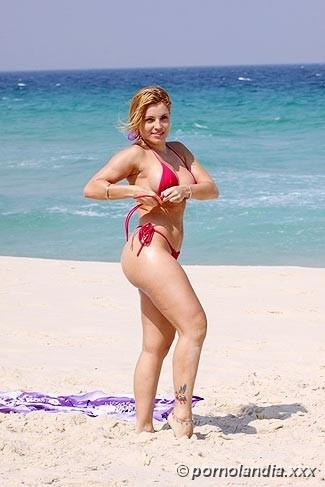 FERNANDA ABRAÃO EN BIKINI EN PLAYA CARIOCA - Foto 172797