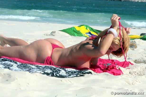 FERNANDA ABRAÃO EN BIKINI EN PLAYA CARIOCA - Foto 172802