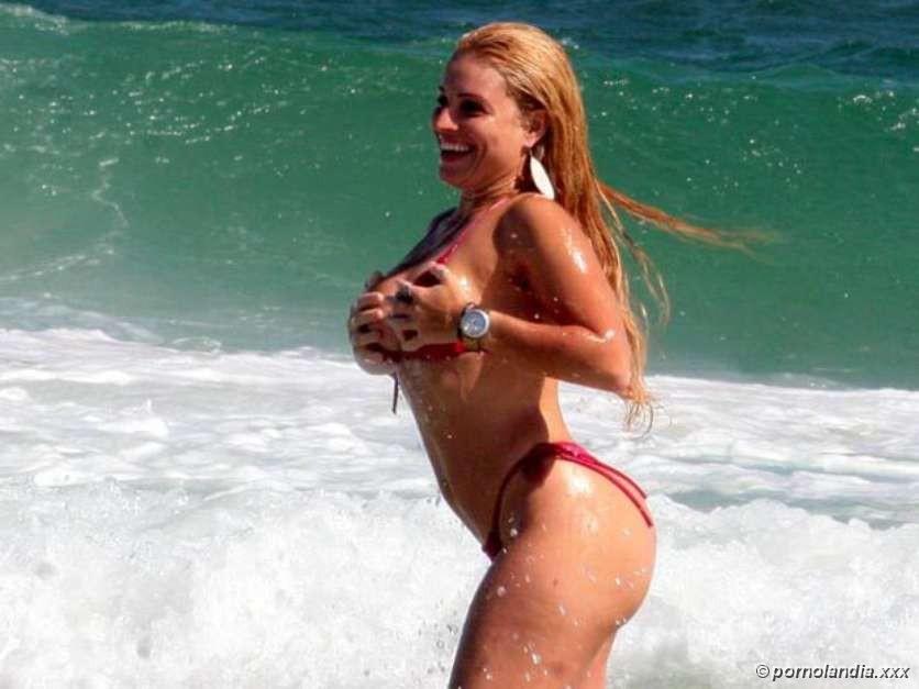 FERNANDA ABRAÃO EN BIKINI EN PLAYA CARIOCA - Foto 172804