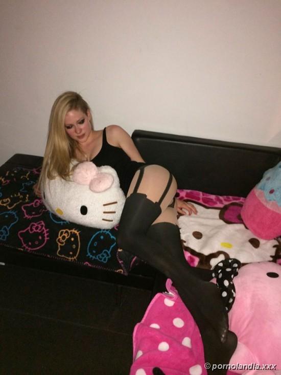 AVRIL LAVIGNE ENCONTRADA DESNUDA EN LA RED - Foto 172699