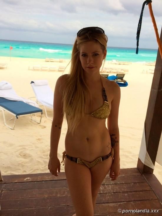 AVRIL LAVIGNE ENCONTRADA DESNUDA EN LA RED - Foto 172705