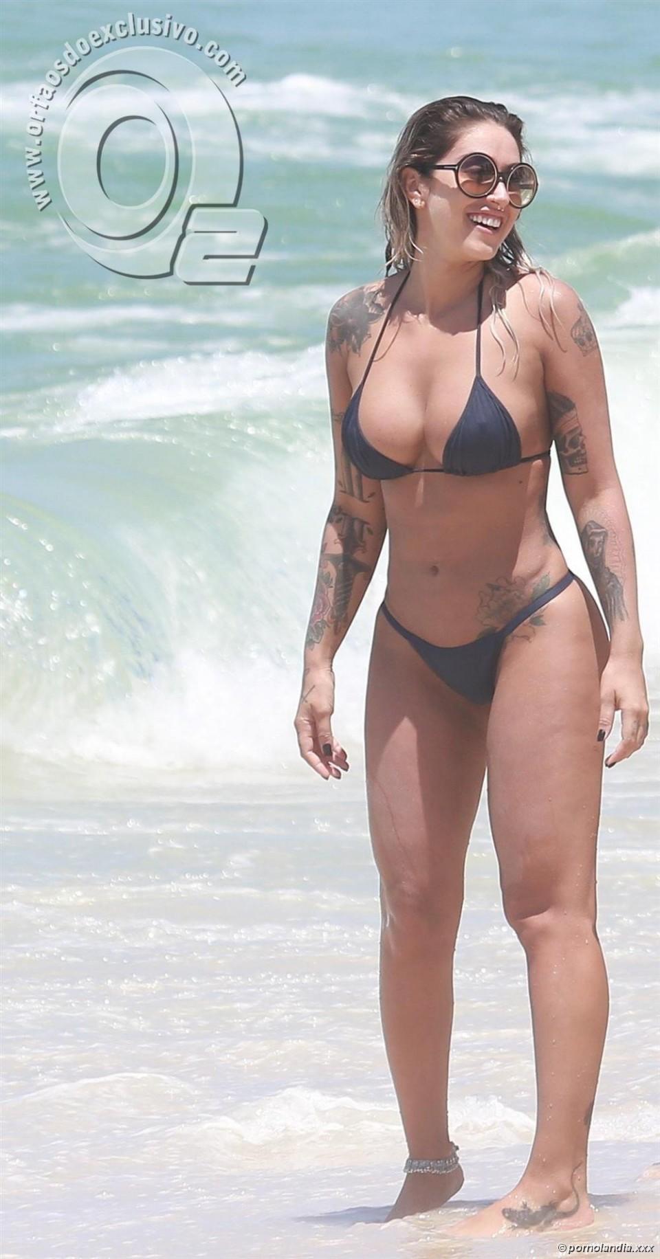 Dani Bolina fue captada en ajustado bikini en la playa - Foto 169077