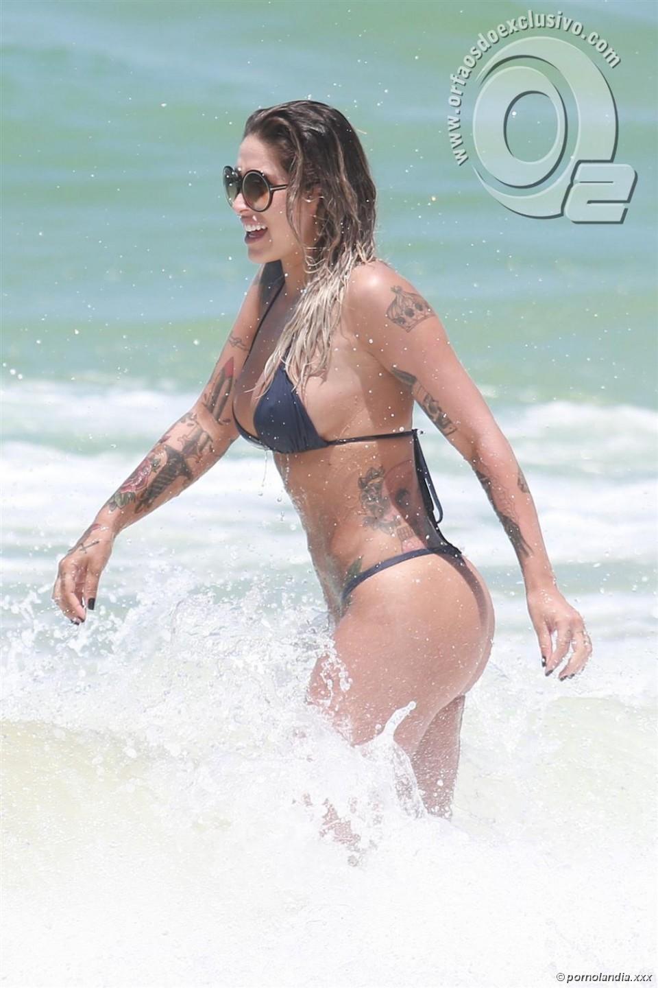 Dani Bolina fue captada en ajustado bikini en la playa - Foto 169082