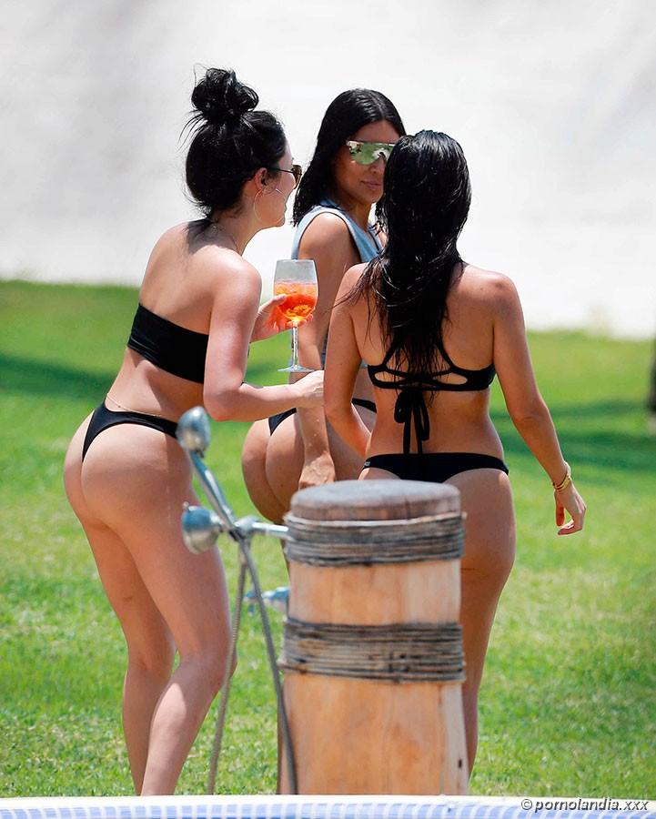 Kim Kardashian captada en bikini con un culo enorme - Foto 156404