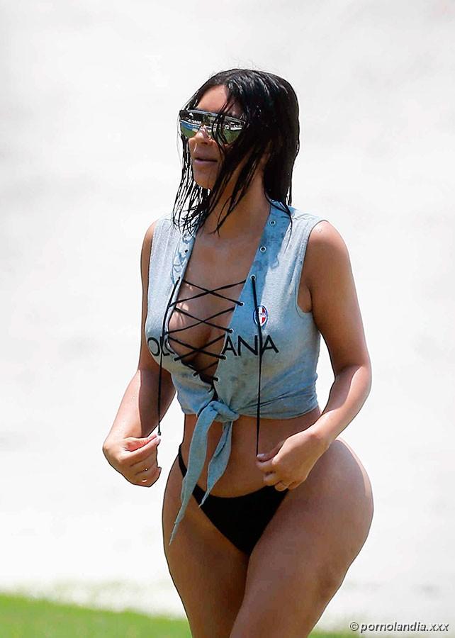 Kim Kardashian captada en bikini con un culo enorme - Foto 156409