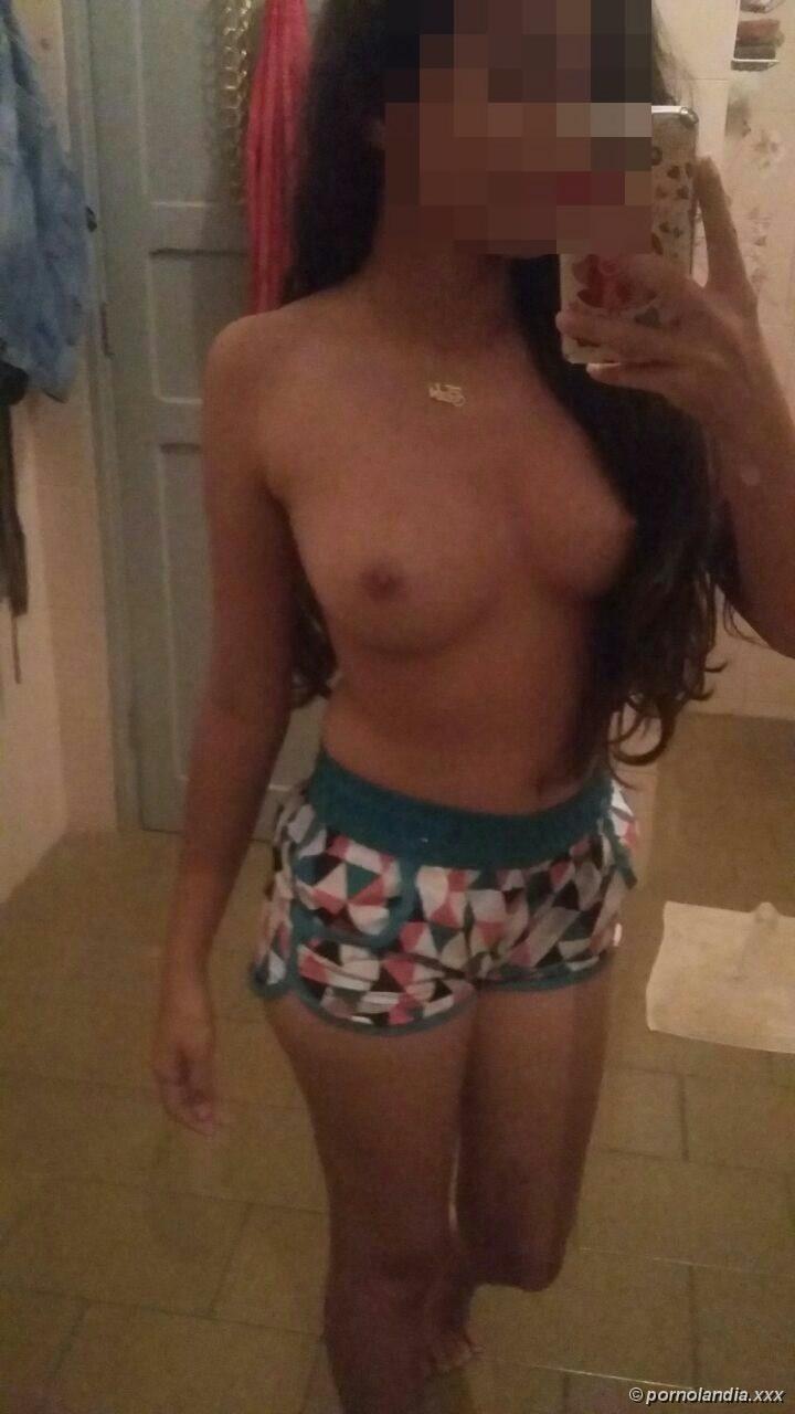 Jovencita cachonda mostrando su coño - Foto 153918