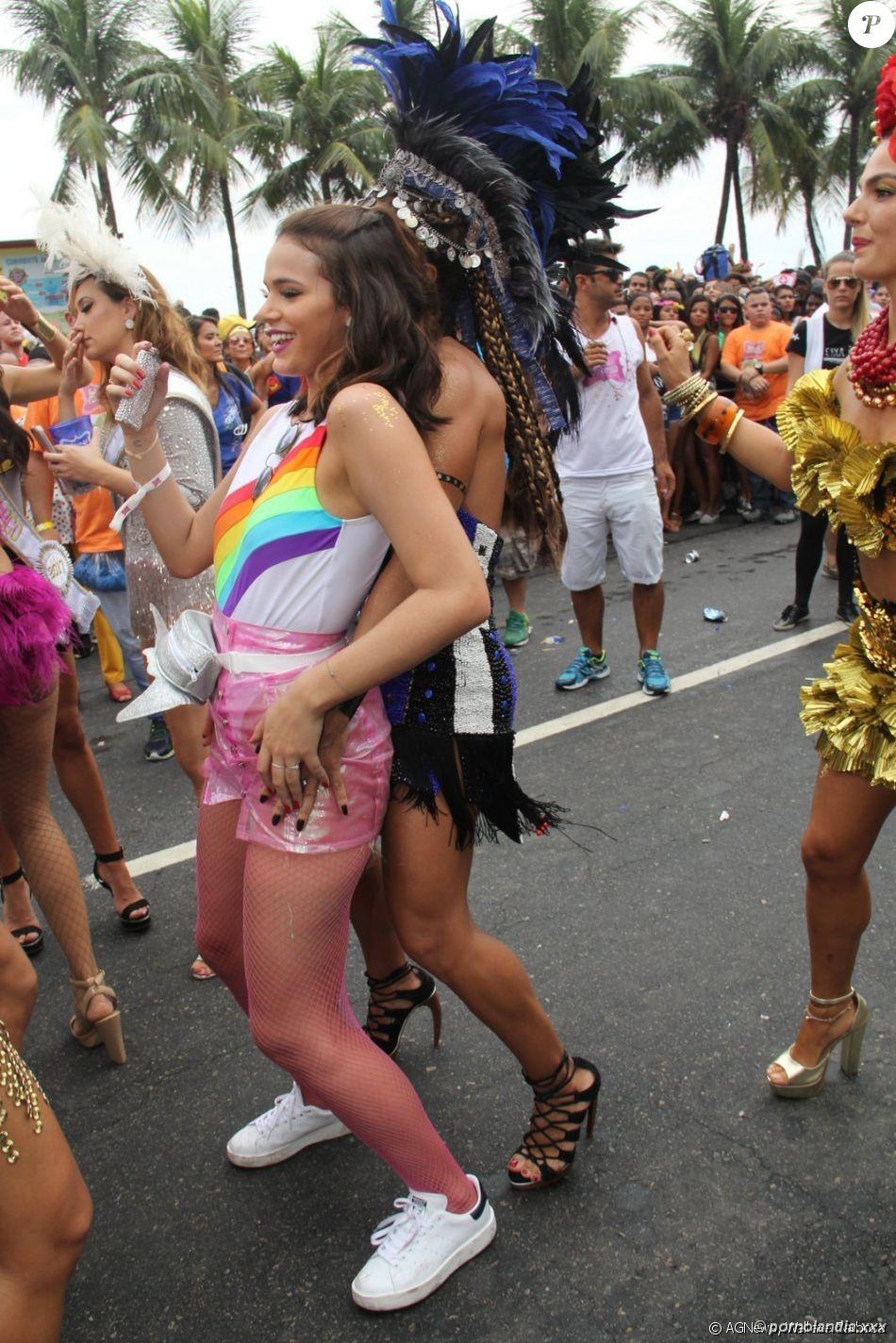 Bruna Marquezine cayó a la red luciendo tanga durante el Carnaval - Foto 148125