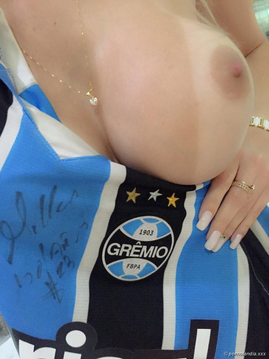 Hot fan del Grêmio cayó desnuda en la red - Foto 125500