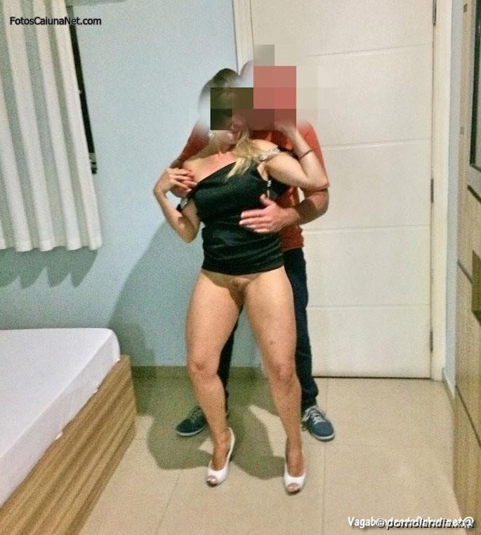 Rubia casada le encanta salir de fiesta con otros hombres - Foto 102241