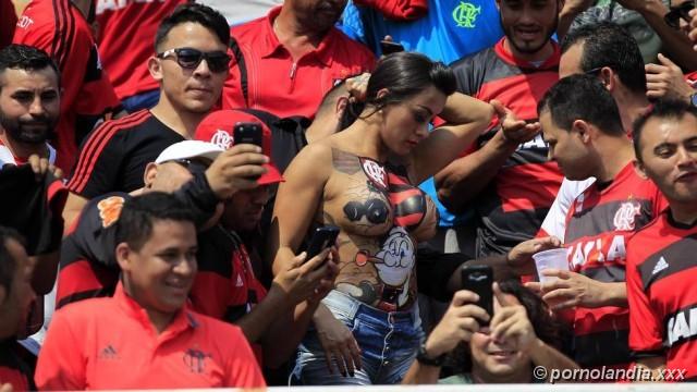 Fanático del Flamengo captado desnudo en el estadio cayó en la red - Foto 101820