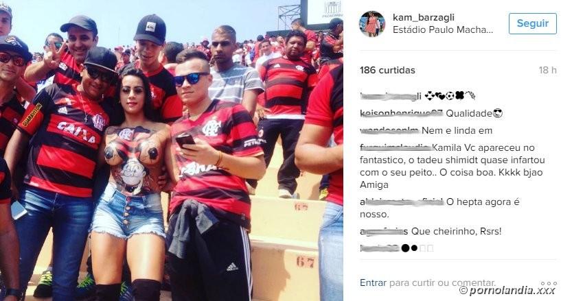 Fan del Flamengo captado desnudo en el estadio cayó en la red - Foto 101824