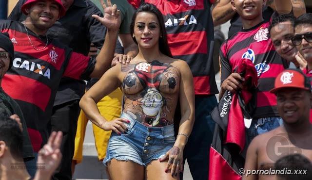 Fanático del Flamengo captado desnudo en el estadio cayó en la red - Foto 101827