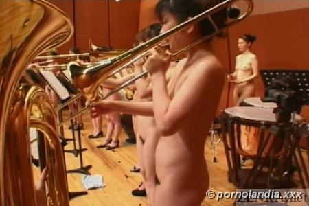 Mujeres chinas tocando música clásica desnudas - Foto 97936