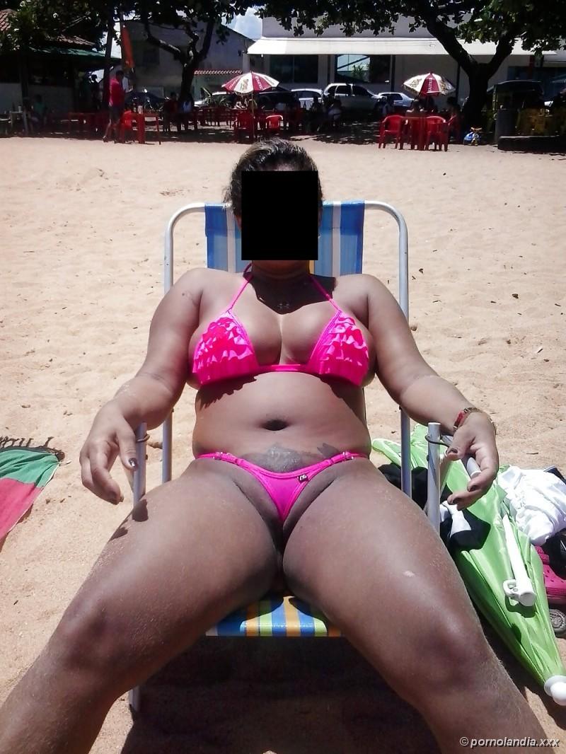 Puta en la playa con bikini perforado con coño - foto 35976