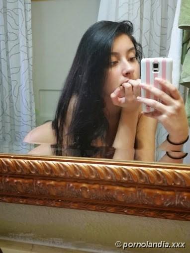 Chica de 18 años se conectó en fotos caseras desnuda - Foto 28608