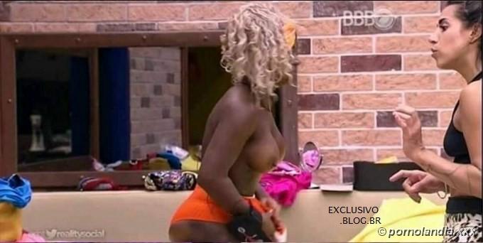 Fotos Adélia BBB16 desnuda en la casa pagando pechos - Foto 24779