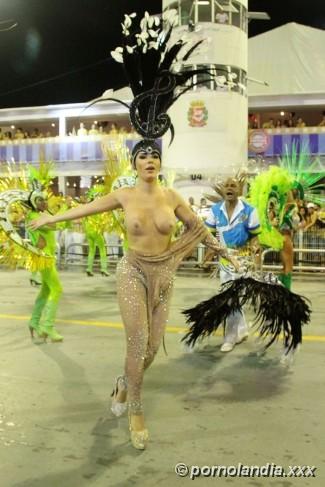 Juliana Isen quitándose la ropa en el Carnaval 2016 - Foto 23995