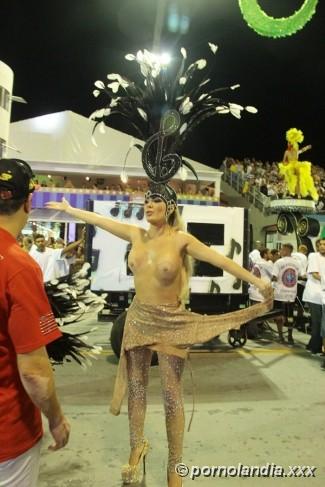 Juliana Isen quitándose la ropa en el Carnaval 2016 - Foto 23996