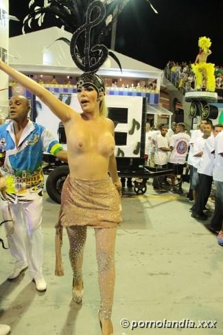 Juliana Isen quitándose la ropa en el Carnaval 2016 - Foto 23997