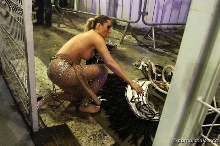 Juliana Isen quitándose la ropa en el Carnaval 2016 - Foto 24001