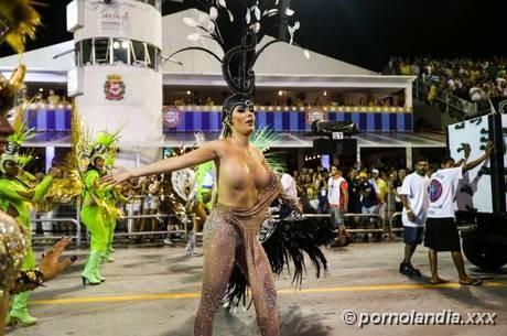 Juliana Isen quitándose la ropa en el Carnaval 2016 - Foto 24006