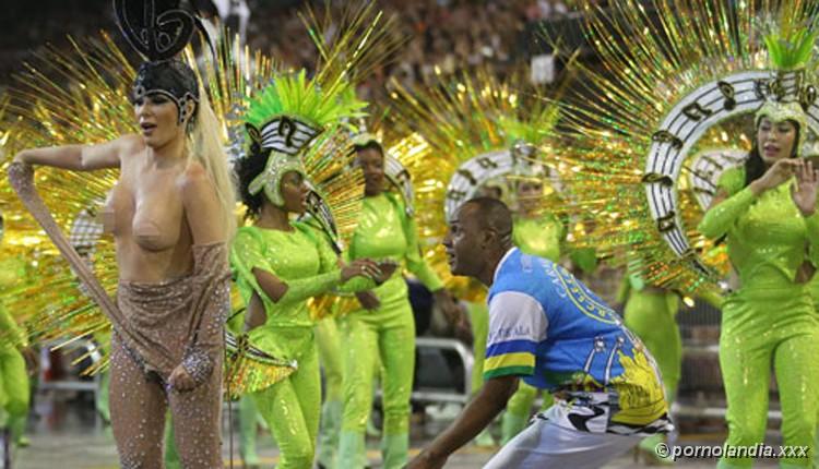 Juliana Isen quitándose la ropa en el Carnaval 2016 - Foto 24007