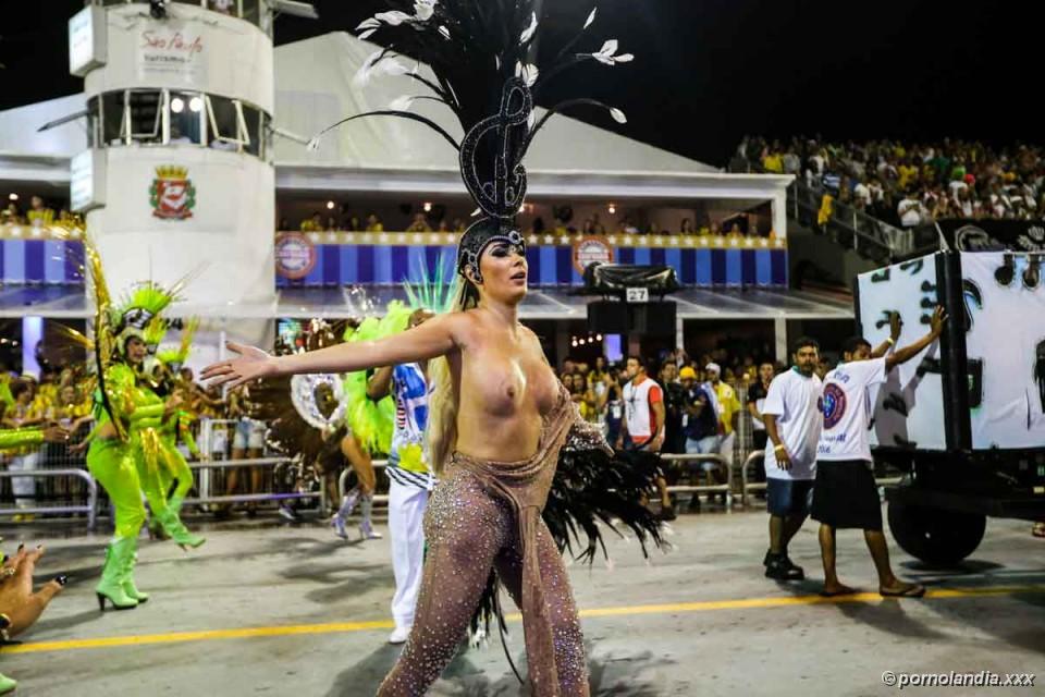 Juliana Isen quitándose la ropa en el Carnaval 2016 - Foto 24009