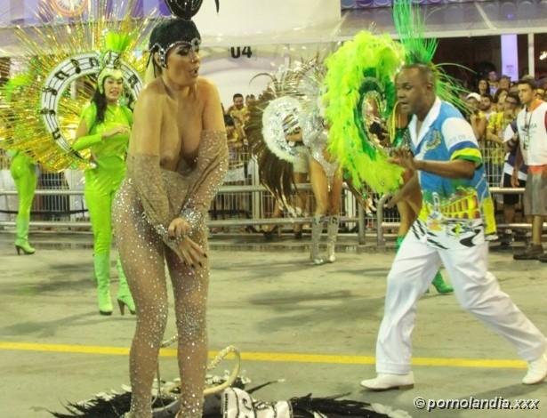 Juliana Isen quitándose la ropa en el Carnaval 2016 - Foto 24013