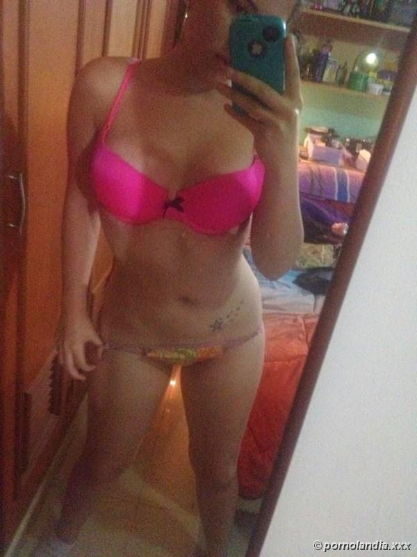 La hermosa morena Pietra se desnudó en línea - Foto 17738