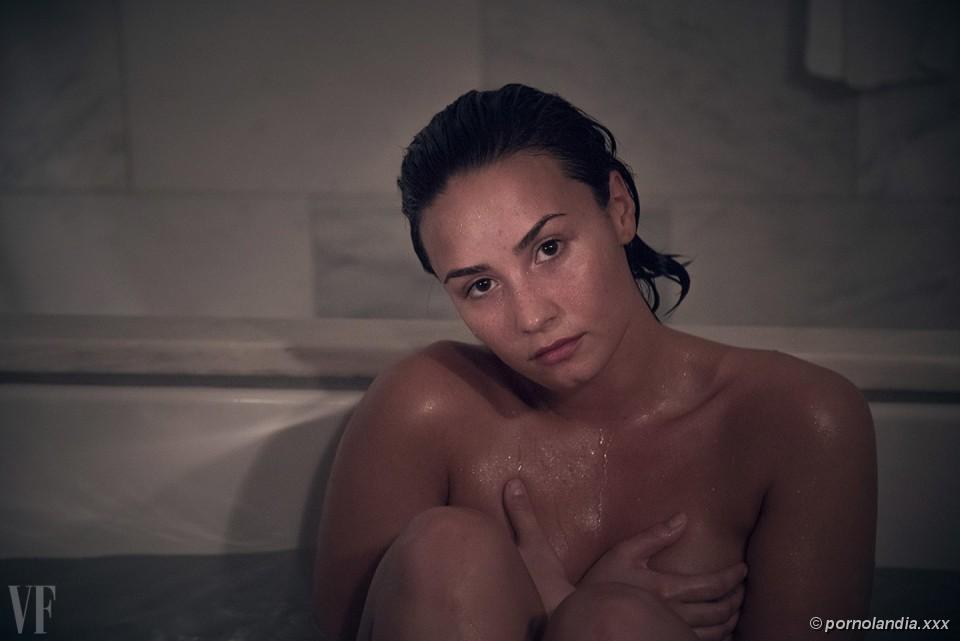 Demi Lovato en sexys fotos desnuda recorren la red - Foto 10179