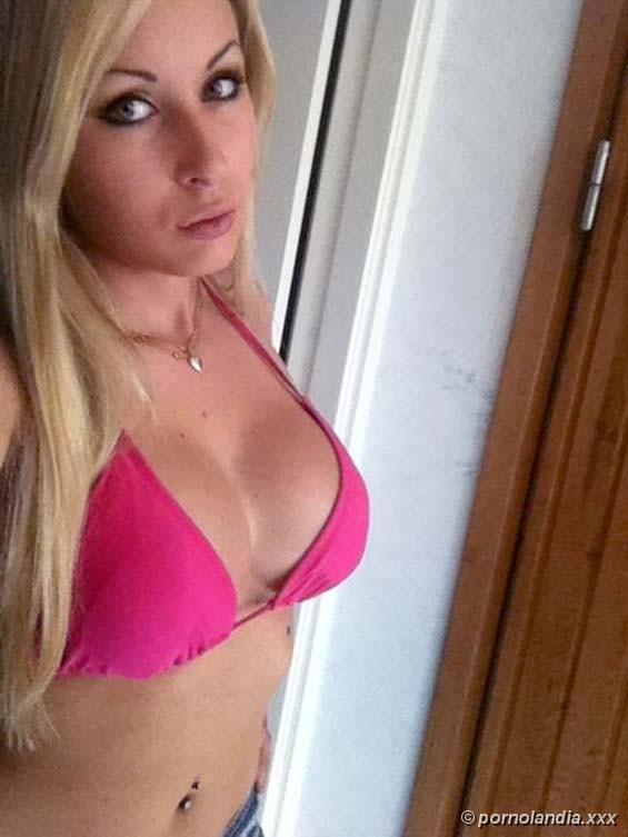 Nena rubia con hermosos pechos rosados ​​- Foto 9477