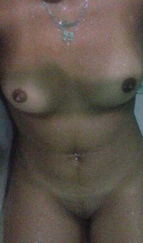 Morena caliente en fotos caseras desnuda - Foto 8550