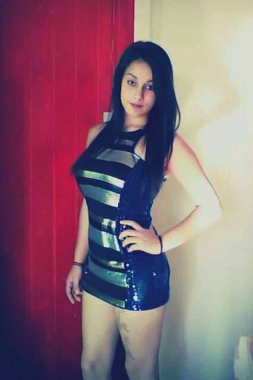 Jovencita tetona se tomó fotos para sus amigos en internet y terminó en internet - Foto 7726