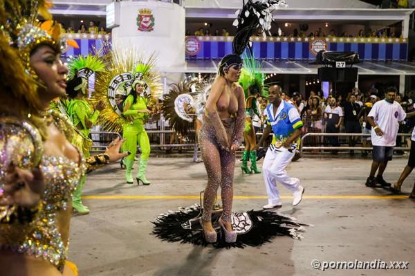 Juliana Isen quitándose la ropa en el Carnaval 2016 - Foto 23992