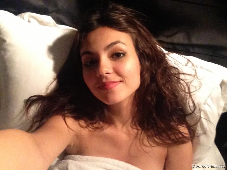 Victoria Justice tomó fotos desnuda de Do Peitinho - Sextape desnuda - Foto 20052