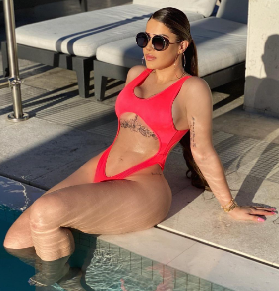 La Pequeña Nicole Bexley Singa Una Polla Luego De Terminar La Limpieza