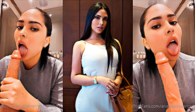 Liliana se toma algunas fotos para sus amigos
