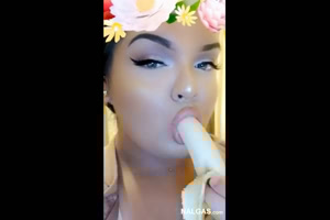 Dominicana De 18 Años Afeitando Su Coño Y Masturbándose