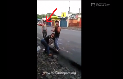 Es Enorme Y Así Ella Juega Con Esa Polla