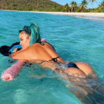 Brazilian lesbian Elisa Sanches devours Yasmin Mineira’s pussy