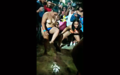 La Flaca Colombiana se Venga De Juan Por Basura