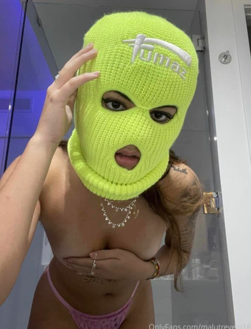 Angie Lorenna Dice Hijo De Puta Varias Veces Cuando Se Orina En Paja